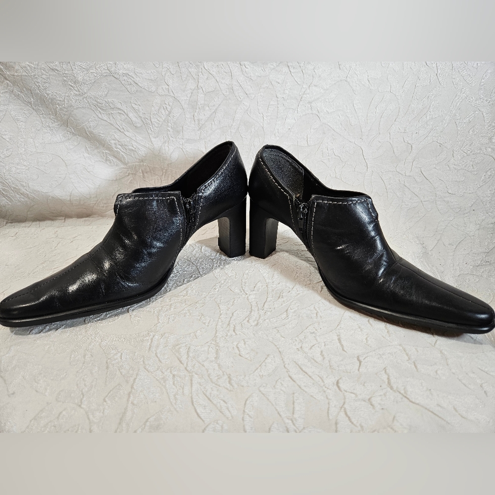 Andiamo Sassy Black Leather Booties - Picture 10 of 14